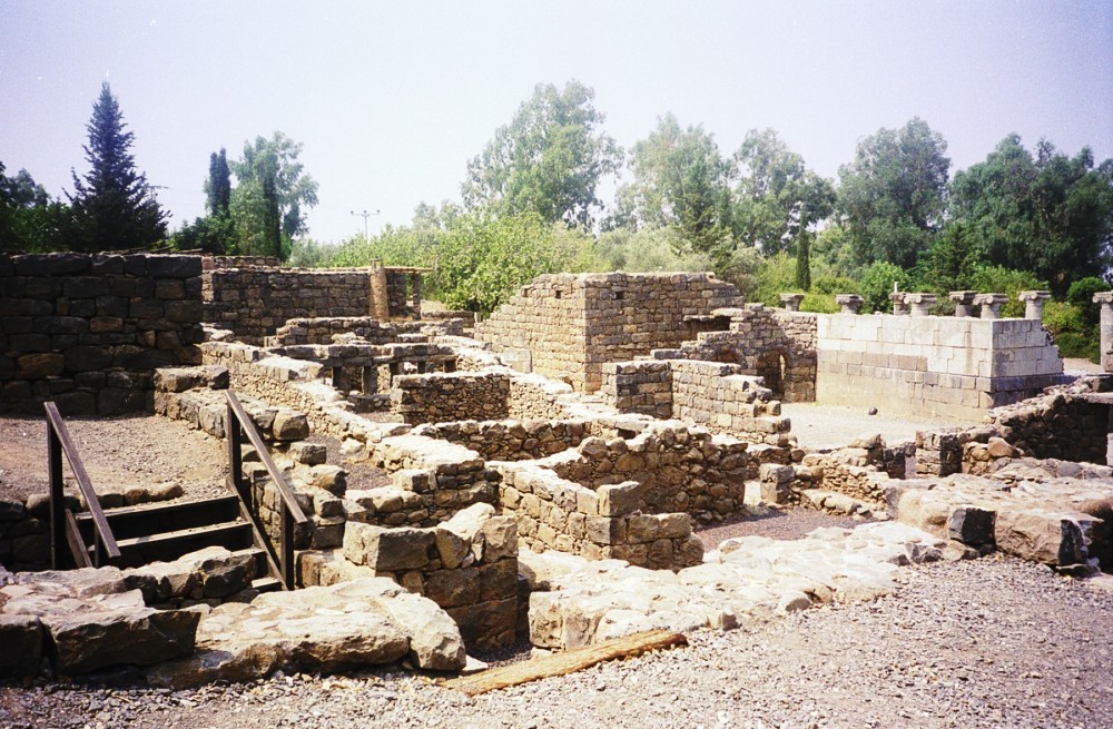 Ancient houses at Qasrin
