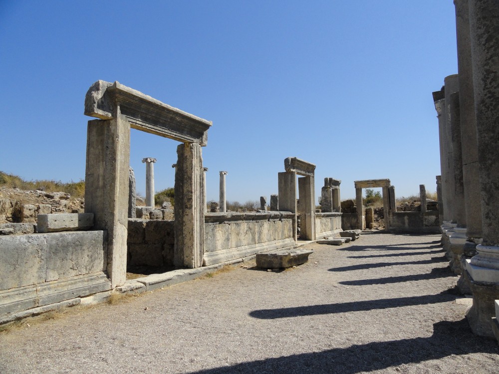 Roman shops surrounding the Forum, Perga