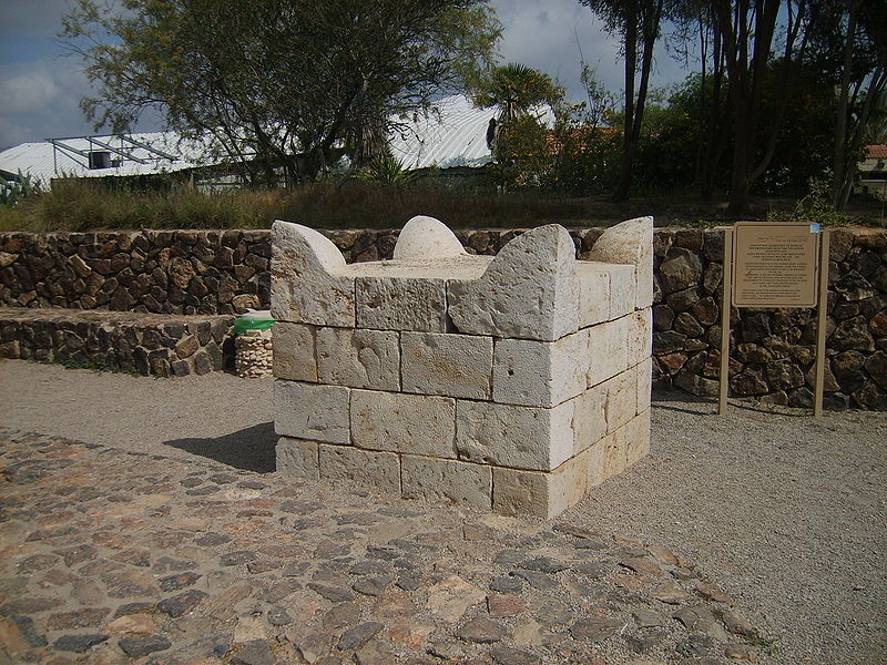 Tel Be'er Sheva reconstructed 4-horned altar (gugganij)