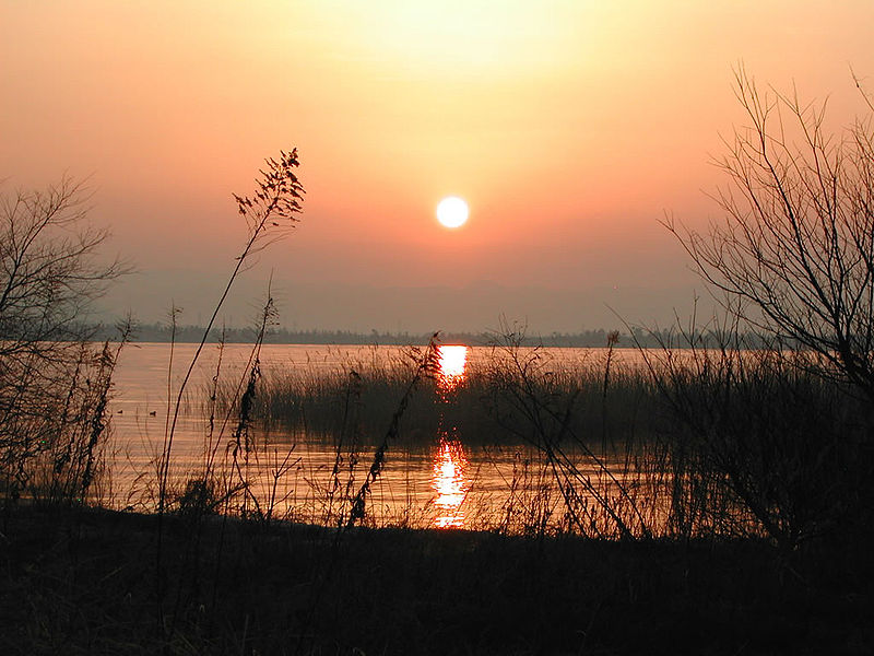 Sunrise over Biwa Lake, Honshu (A-giÃ¢u)