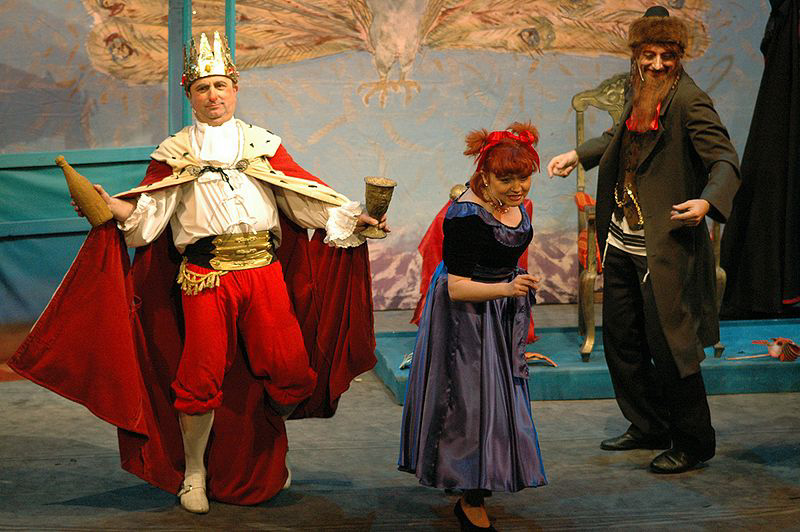 Purim performance at the Jewish Theatre in Warszawa, Poland (Kotoviski)