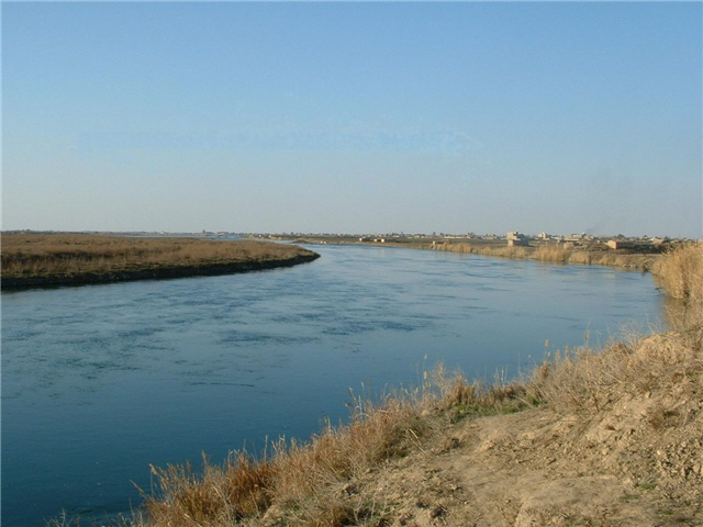 Euphrates River at Abu Kamal (Anas Salloum)