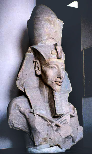 Statue of Pharaoh Akhenaten at the Egyptian Museum in Cairo (Hajor)