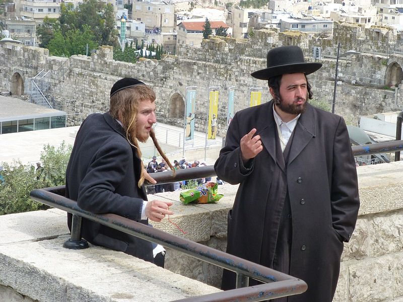 Two orthodox Jews in Jerusalem (Paul Arps)